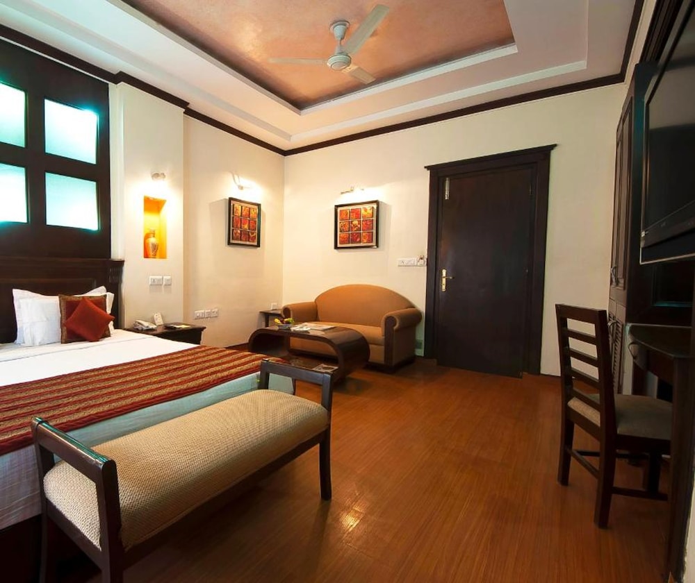 fabhotel siris 18