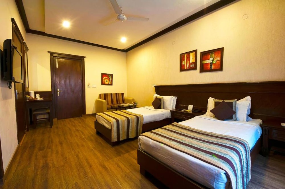 fabhotel siris 18