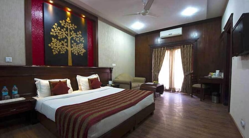 fabhotel siris 18