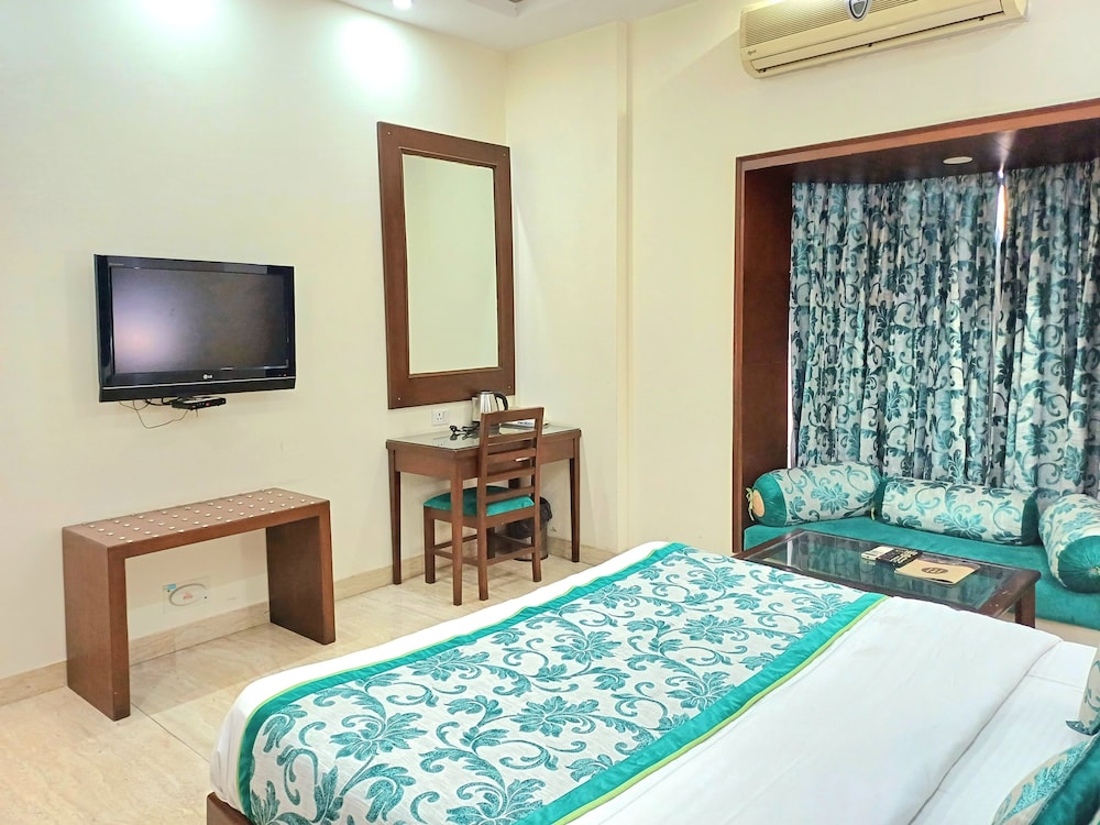 fabhotel siris 18