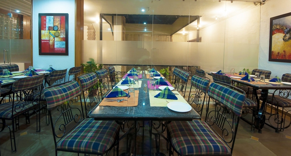 fabhotel siris 18