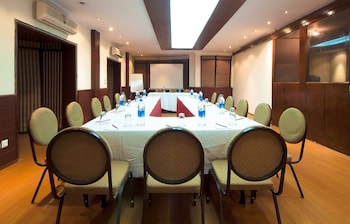 fabhotel siris 18