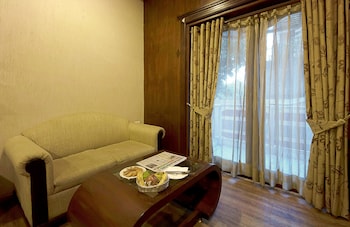 fabhotel siris 18