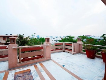 fabhotel siris 18