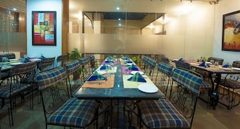 fabhotel siris 18