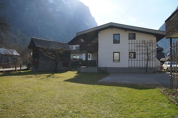 w and s executive apartments hallstatt i