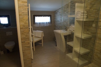 w and s executive apartments hallstatt i