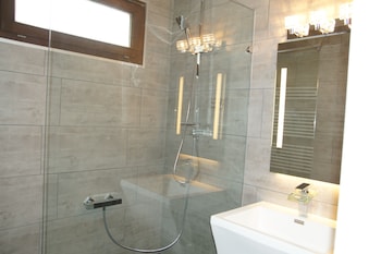 w and s executive apartments hallstatt i