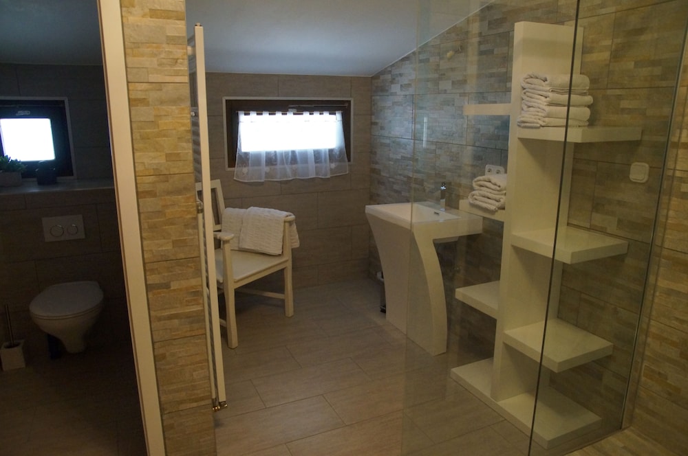 w and s executive apartments hallstatt i
