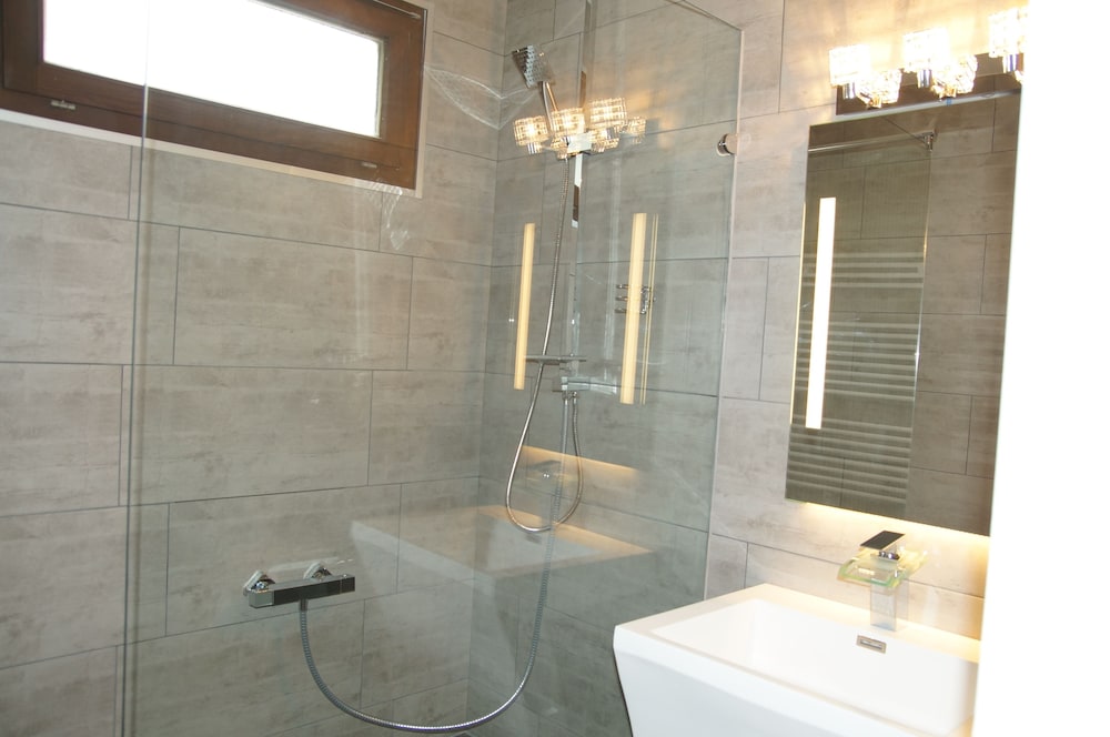 w and s executive apartments hallstatt i