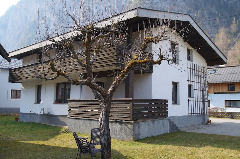 w and s executive apartments hallstatt i