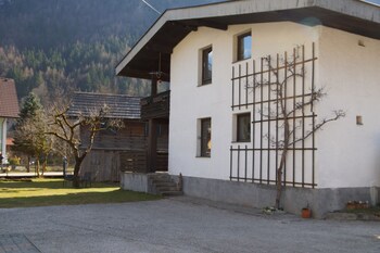 w and s executive apartments hallstatt i