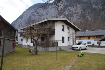 w and s executive apartments hallstatt i