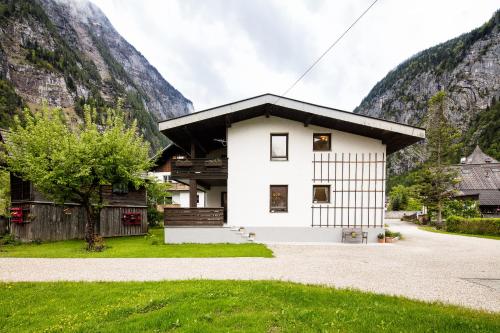 w and s executive apartments hallstatt i