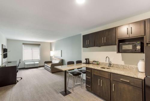 mainstay suites logan ohio hocking hills