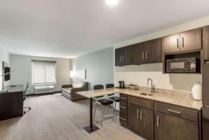 mainstay suites logan ohio hocking hills