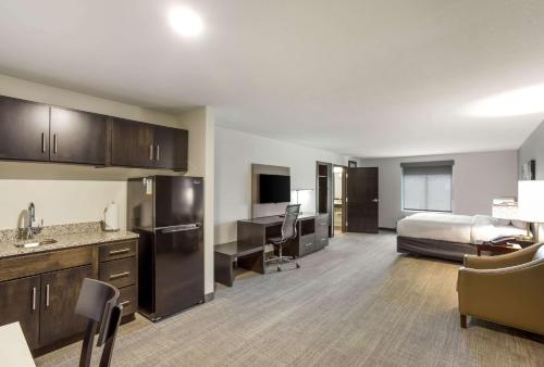 mainstay suites logan ohio hocking hills
