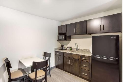 mainstay suites logan ohio hocking hills