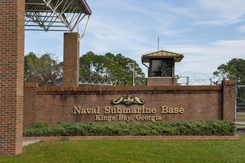 hol inn exp kingsland i 95 naval base area