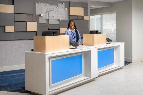 hol inn exp kingsland i 95 naval base area