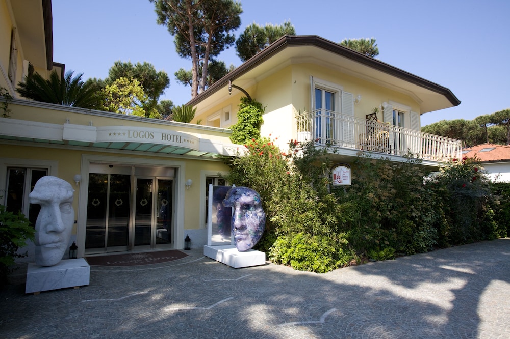 jr resort logos forte dei marmi
