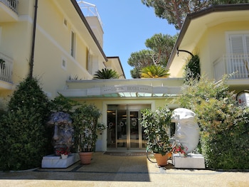 jr resort logos forte dei marmi