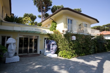jr resort logos forte dei marmi