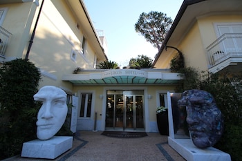 jr resort logos forte dei marmi