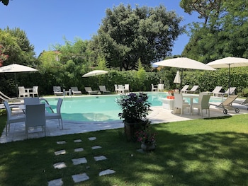 jr resort logos forte dei marmi