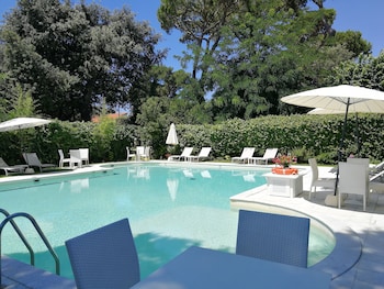 jr resort logos forte dei marmi