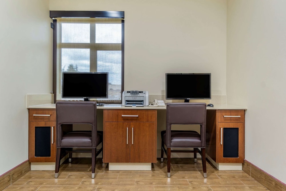comfort inn and suites lakewood by jblm