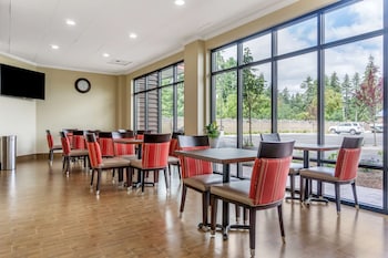 comfort inn and suites lakewood by jblm