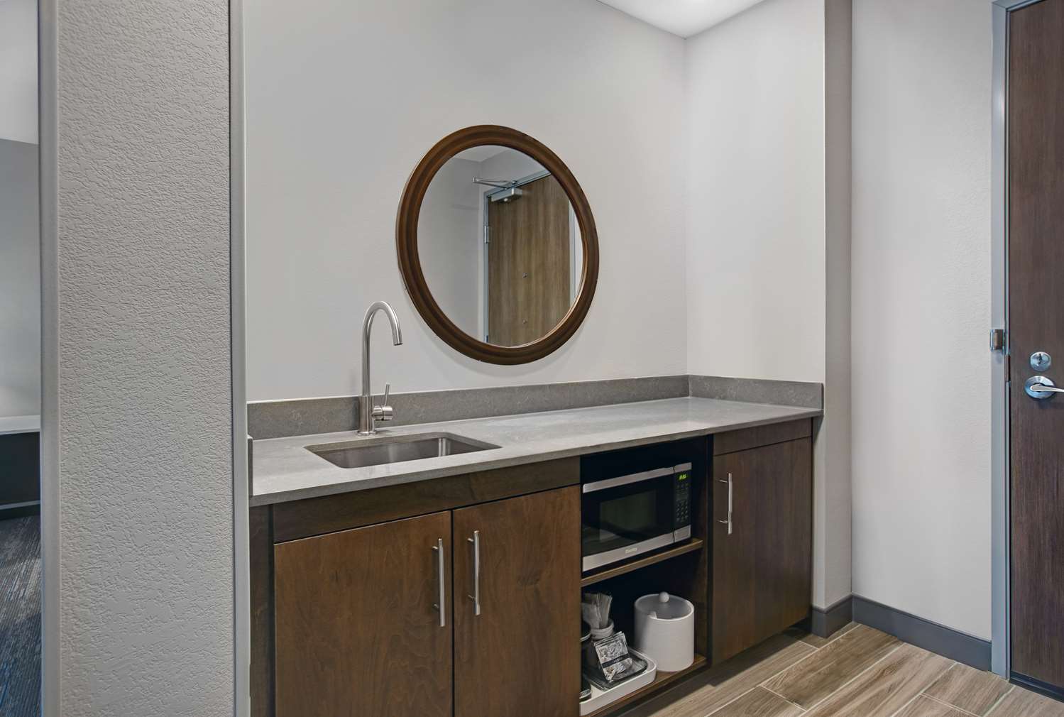 hampton inn and suites farmers branch dallas