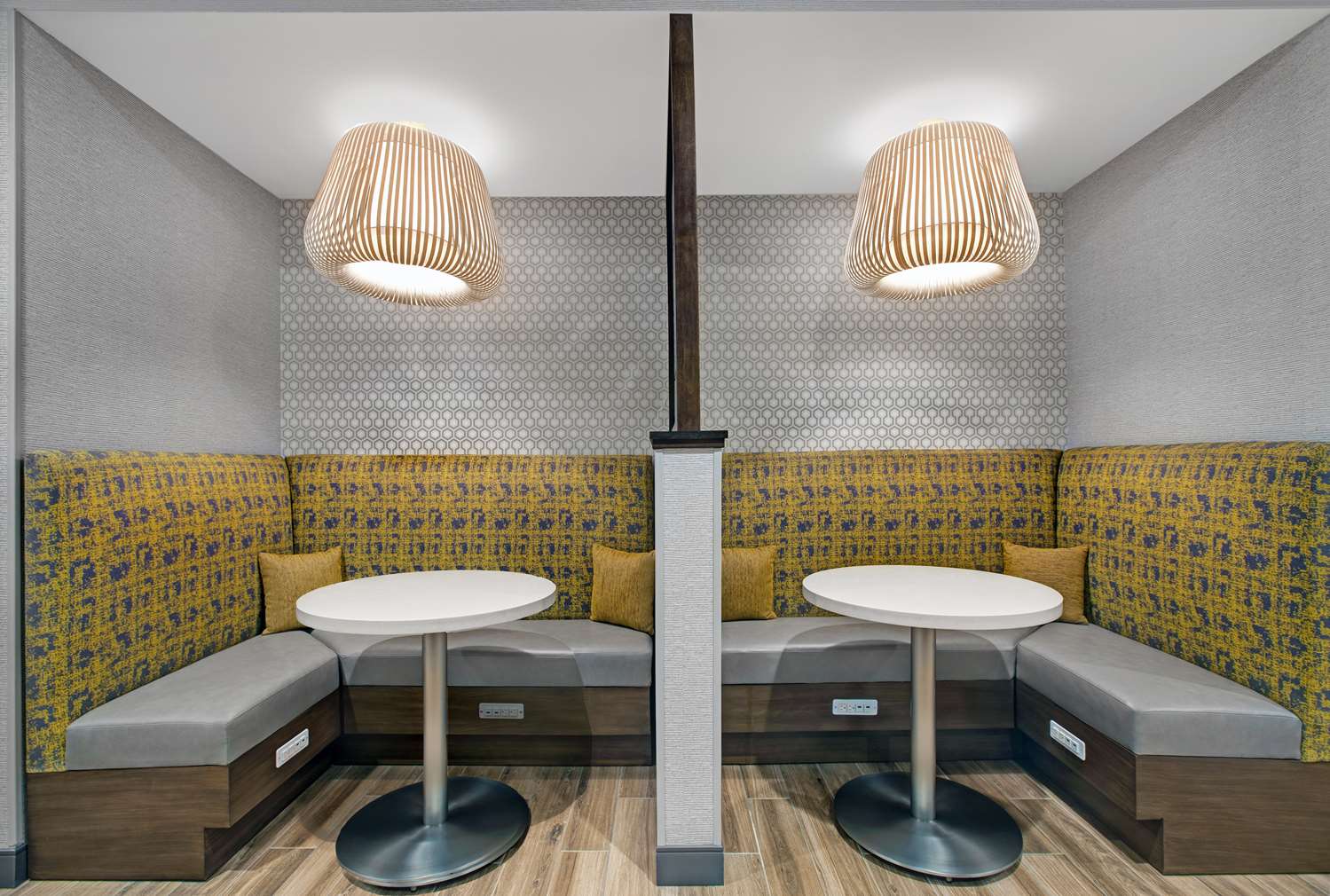 hampton inn and suites farmers branch dallas