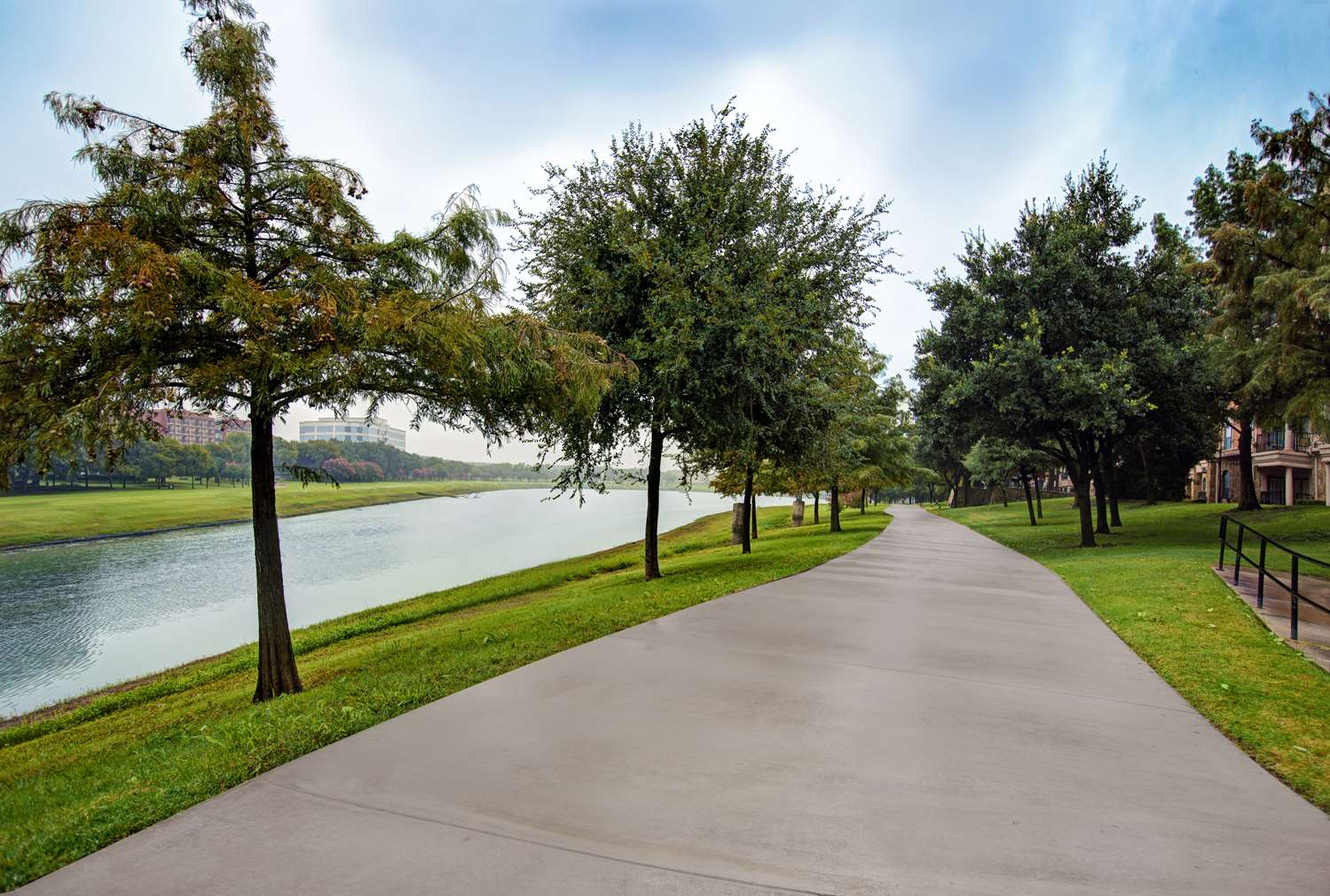 hampton inn and suites farmers branch dallas