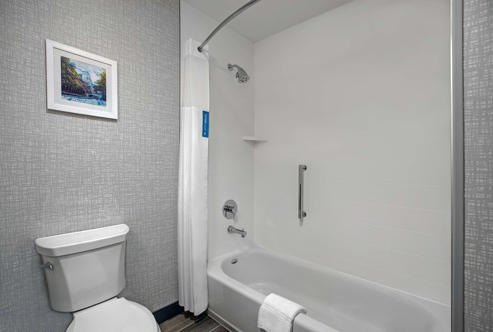 hampton inn and suites farmers branch dallas
