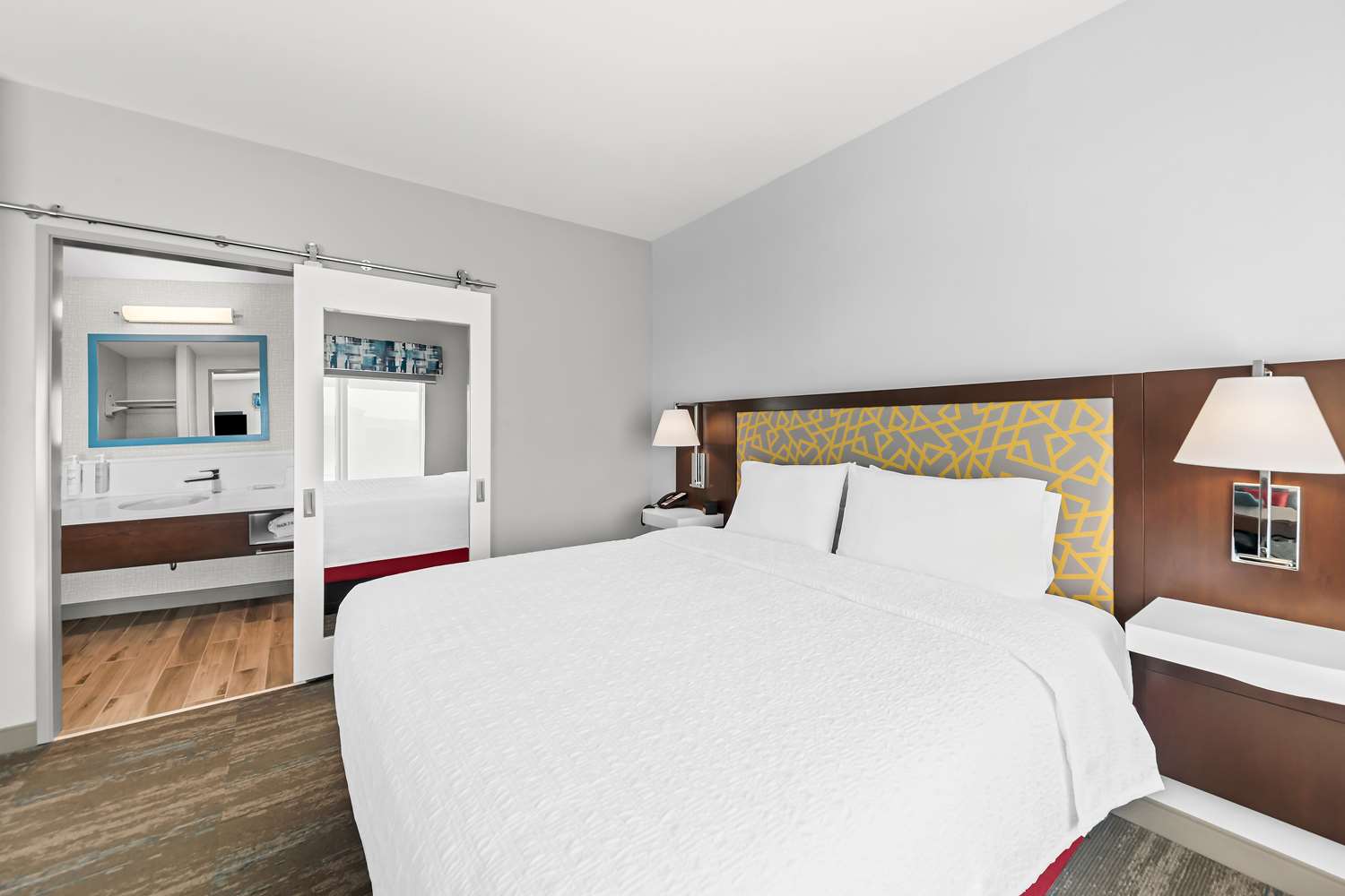 hampton inn and suites farmers branch dallas