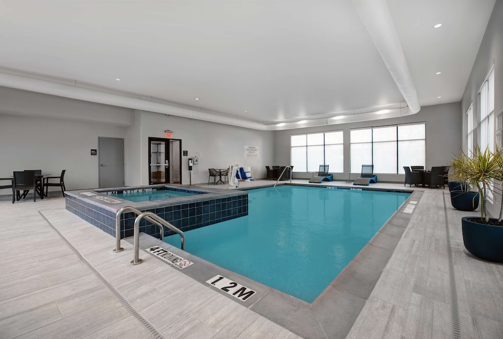 hampton inn and suites farmers branch dallas