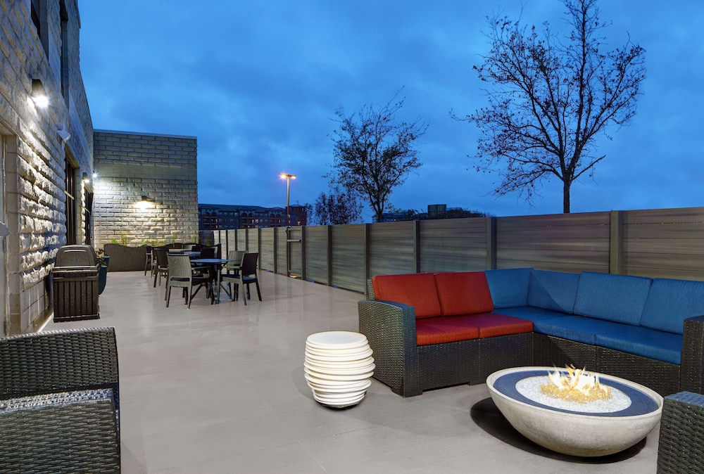 hampton inn and suites farmers branch dallas