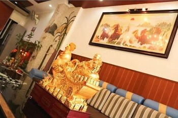 van xuan hotel hn by bay luxury