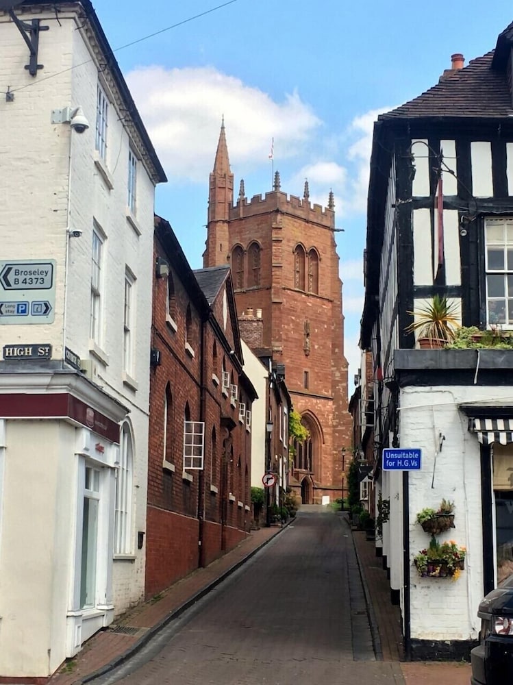 the golden lion inn