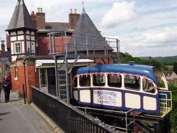the golden lion inn