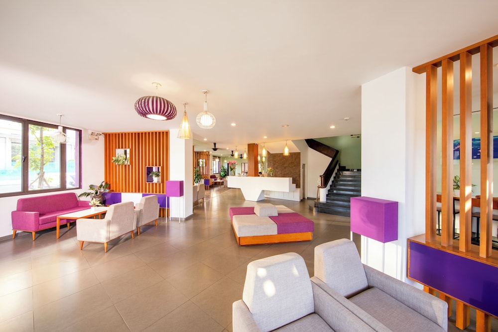 emm hotel hue