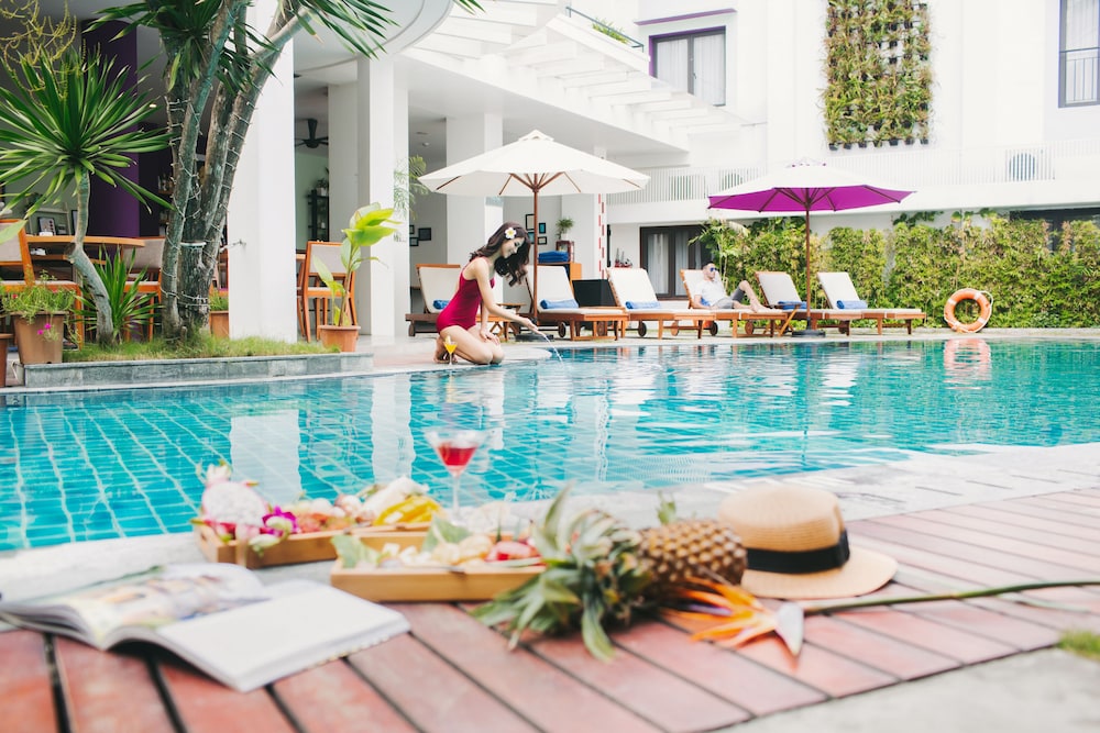 emm hotel hue