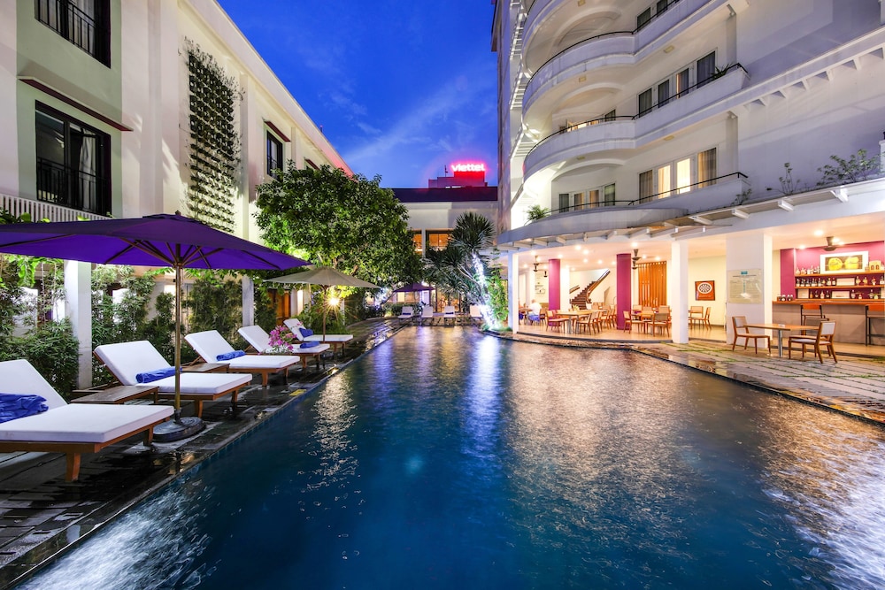 emm hotel hue