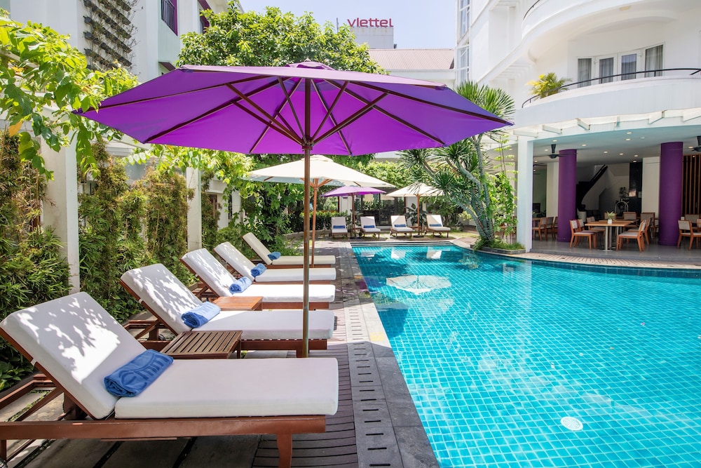 emm hotel hue