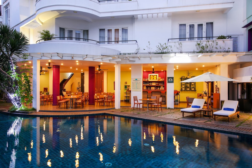 emm hotel hue