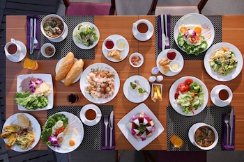 emm hotel hue