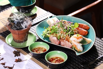 emm hotel hue