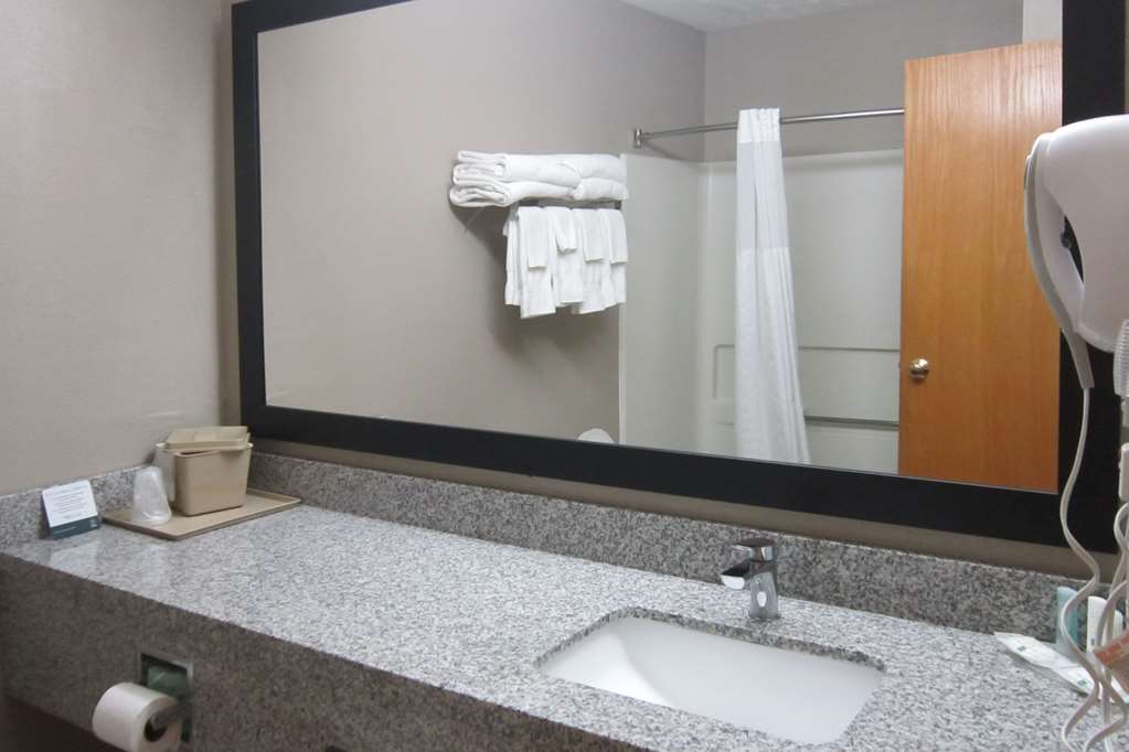 quality inn nashville bloomington
